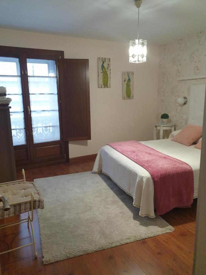 Apartamento Cine Colon Ribadeo Luaran gambar