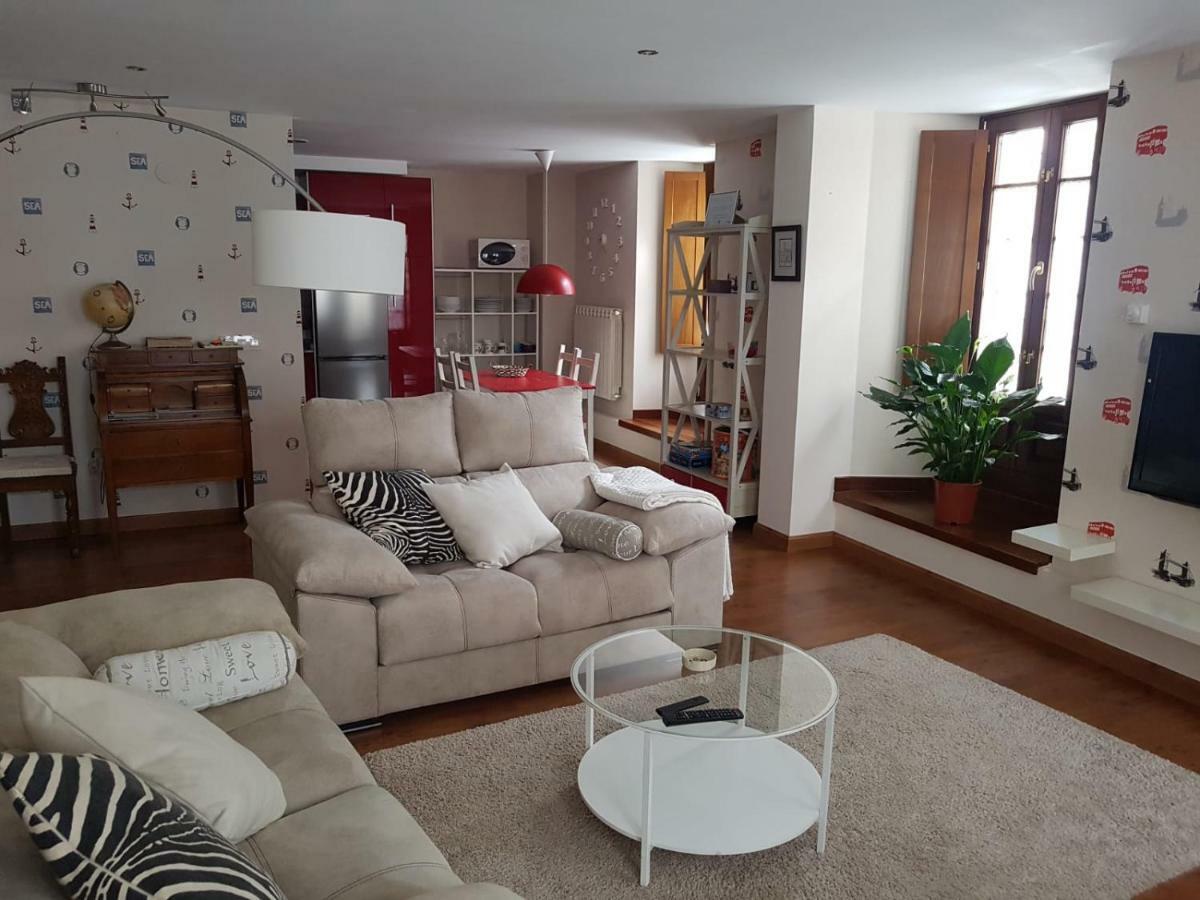 Apartamento Cine Colon Ribadeo Luaran gambar
