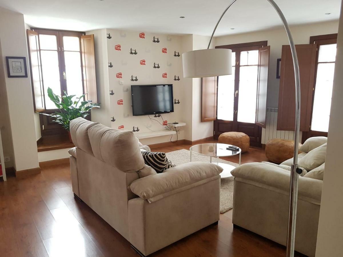 Apartamento Cine Colon Ribadeo Luaran gambar