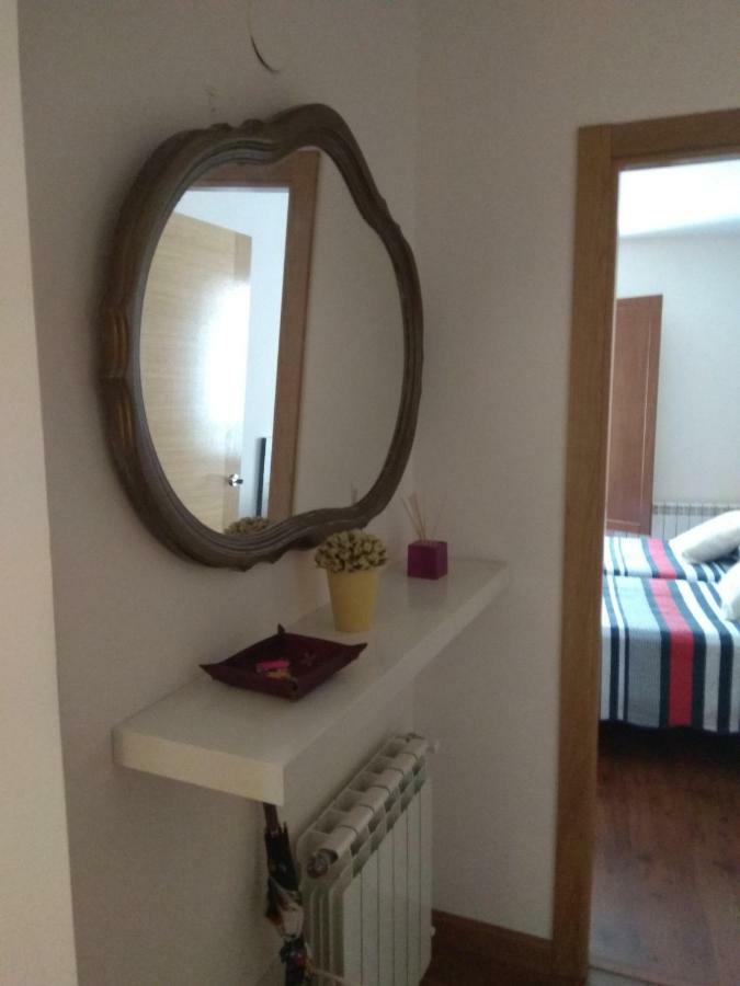 Apartamento Cine Colon Ribadeo Luaran gambar