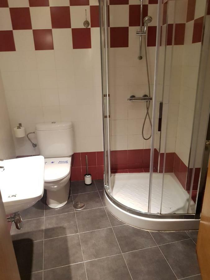 Apartamento Cine Colon Ribadeo Luaran gambar