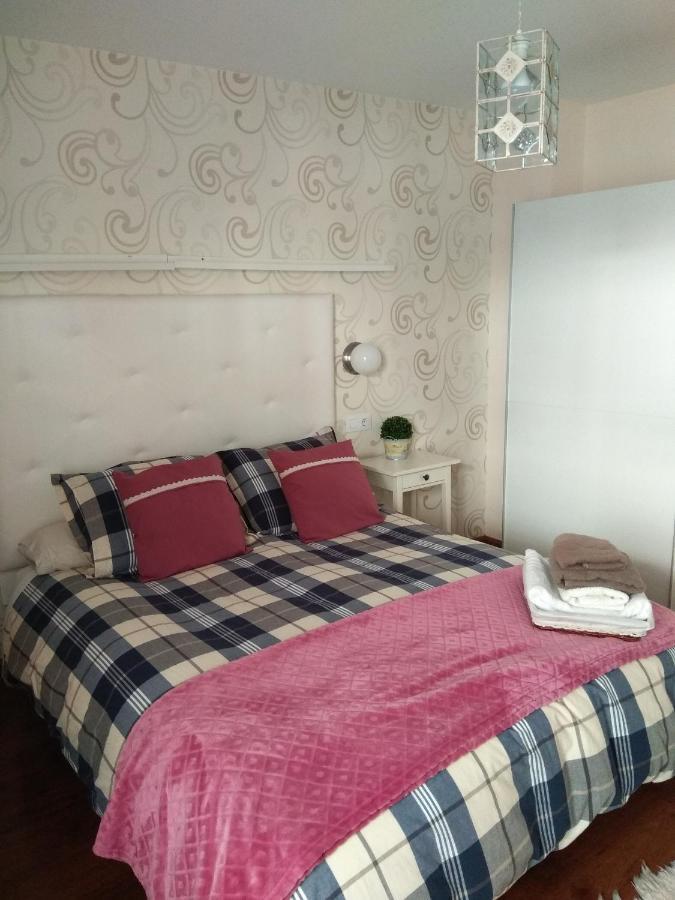 Apartamento Cine Colon Ribadeo Luaran gambar